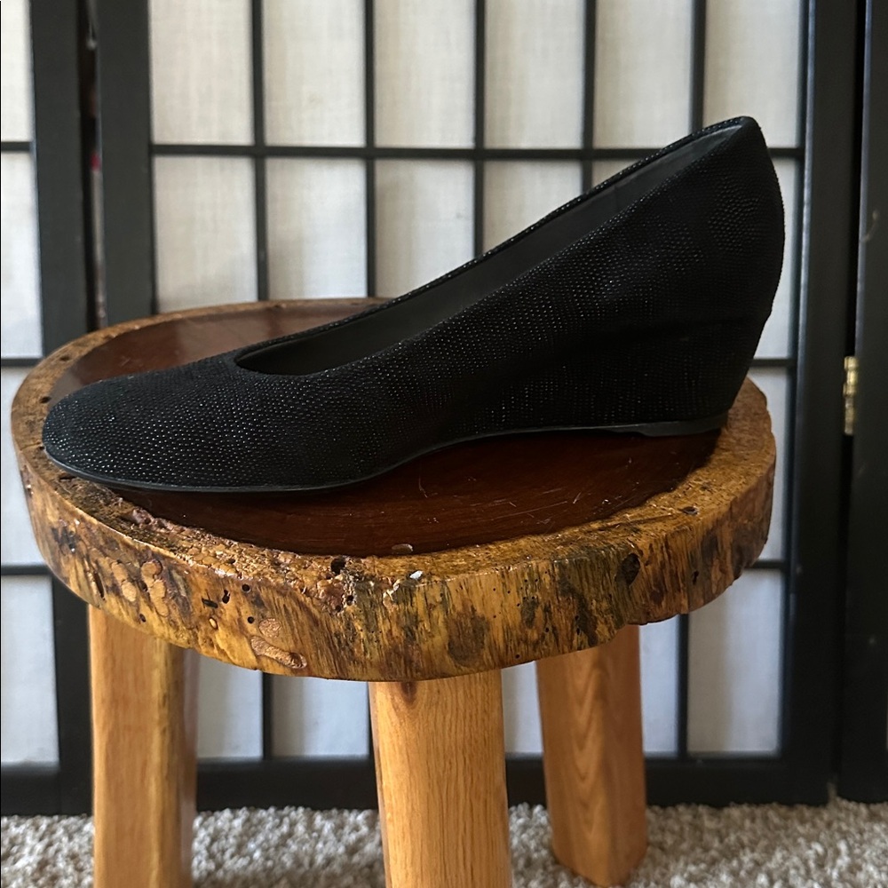 STUART WEITZMAN Black Textured Leather Heels Size 40 EUC 2” heel